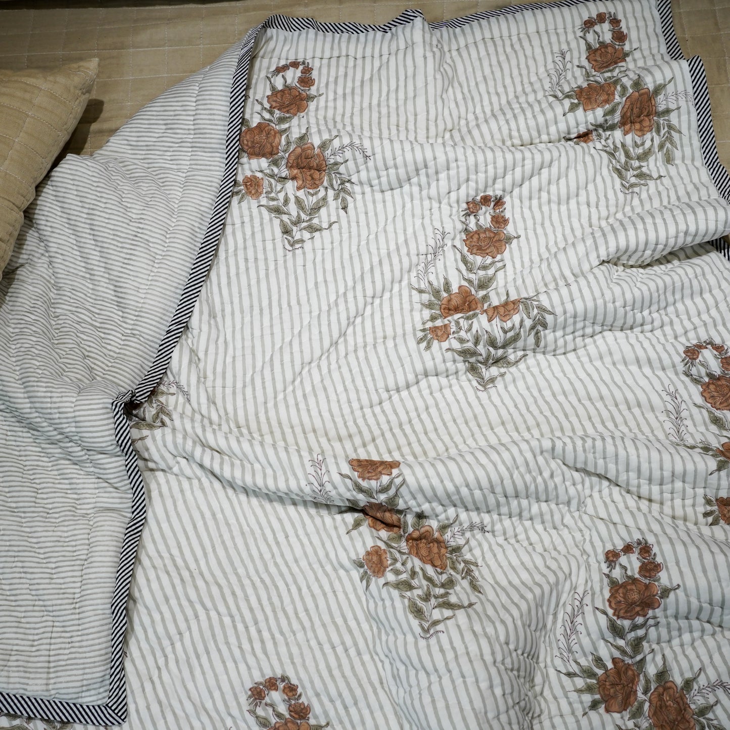 Reversible Single Quilt - Grey Lines
