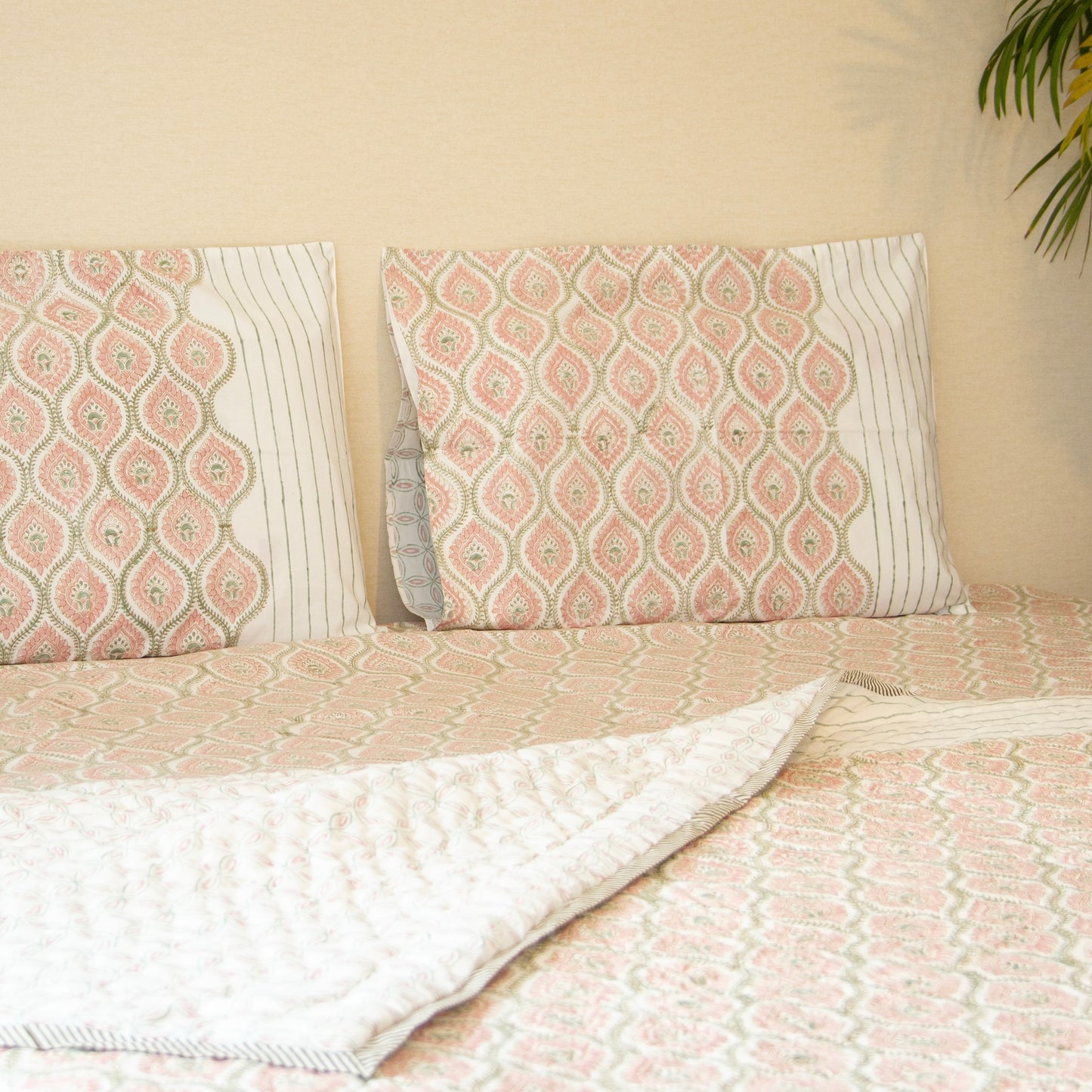 Magnolia Bedding Set