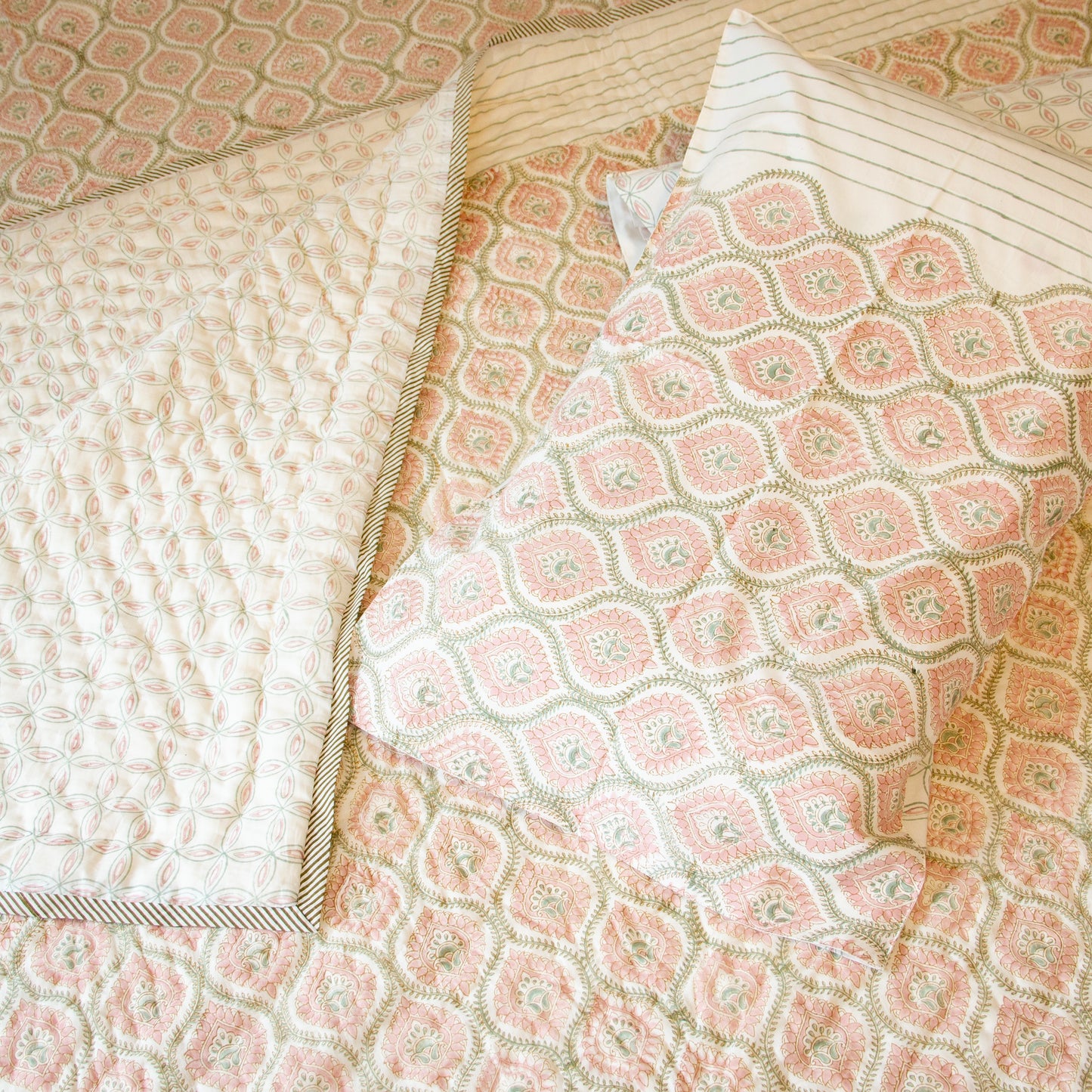 Magnolia Bedding Set