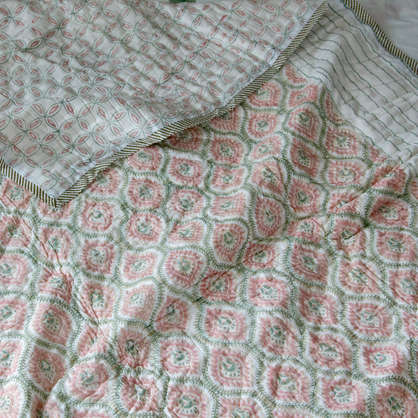 Peach Jaal Quilt - Single Bed
