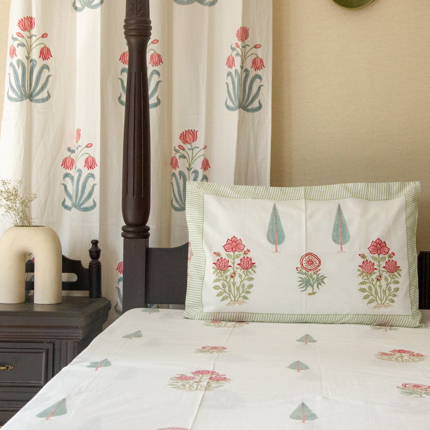 Hibiscus Harmony Bedsheet