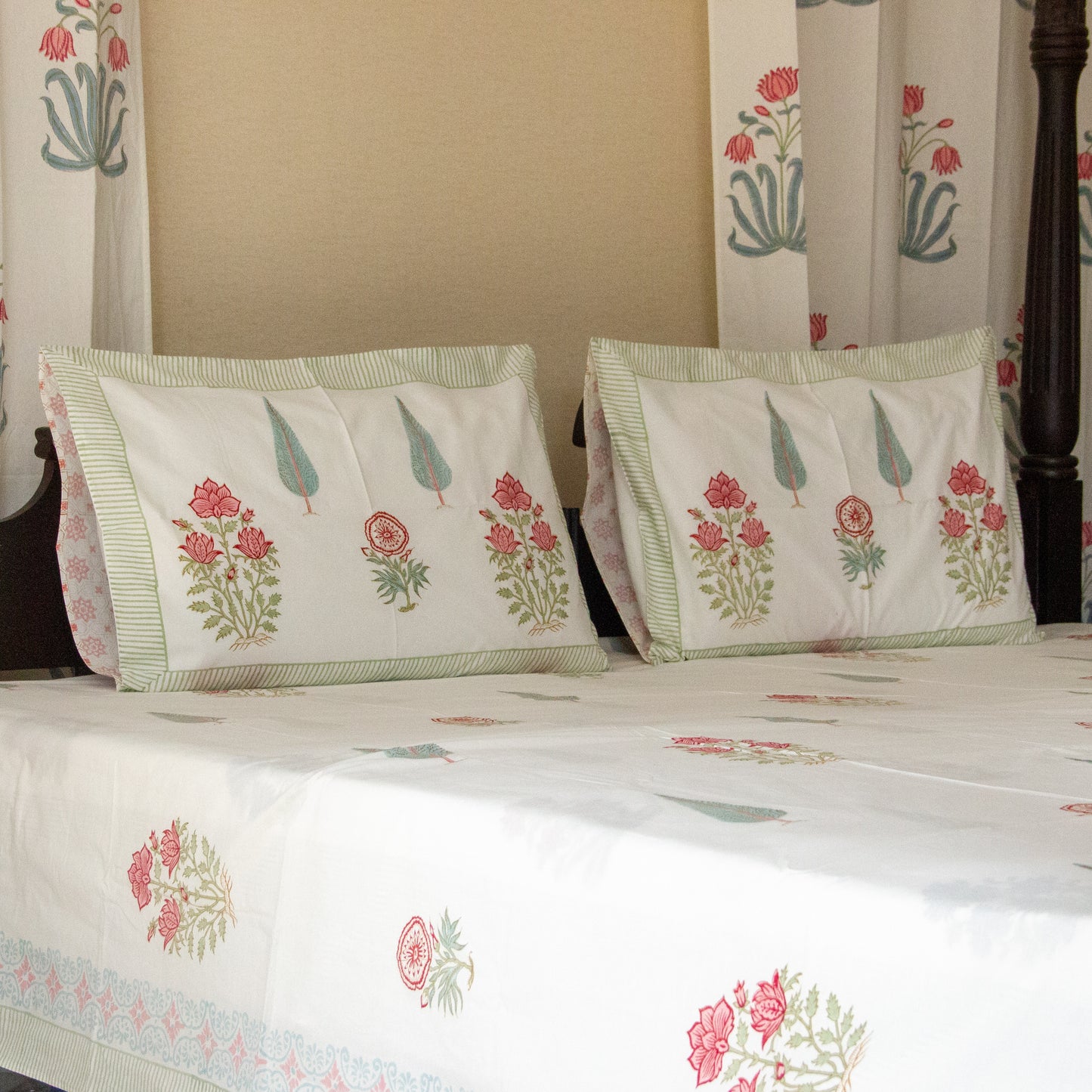 Hibiscus Harmony Bedsheet
