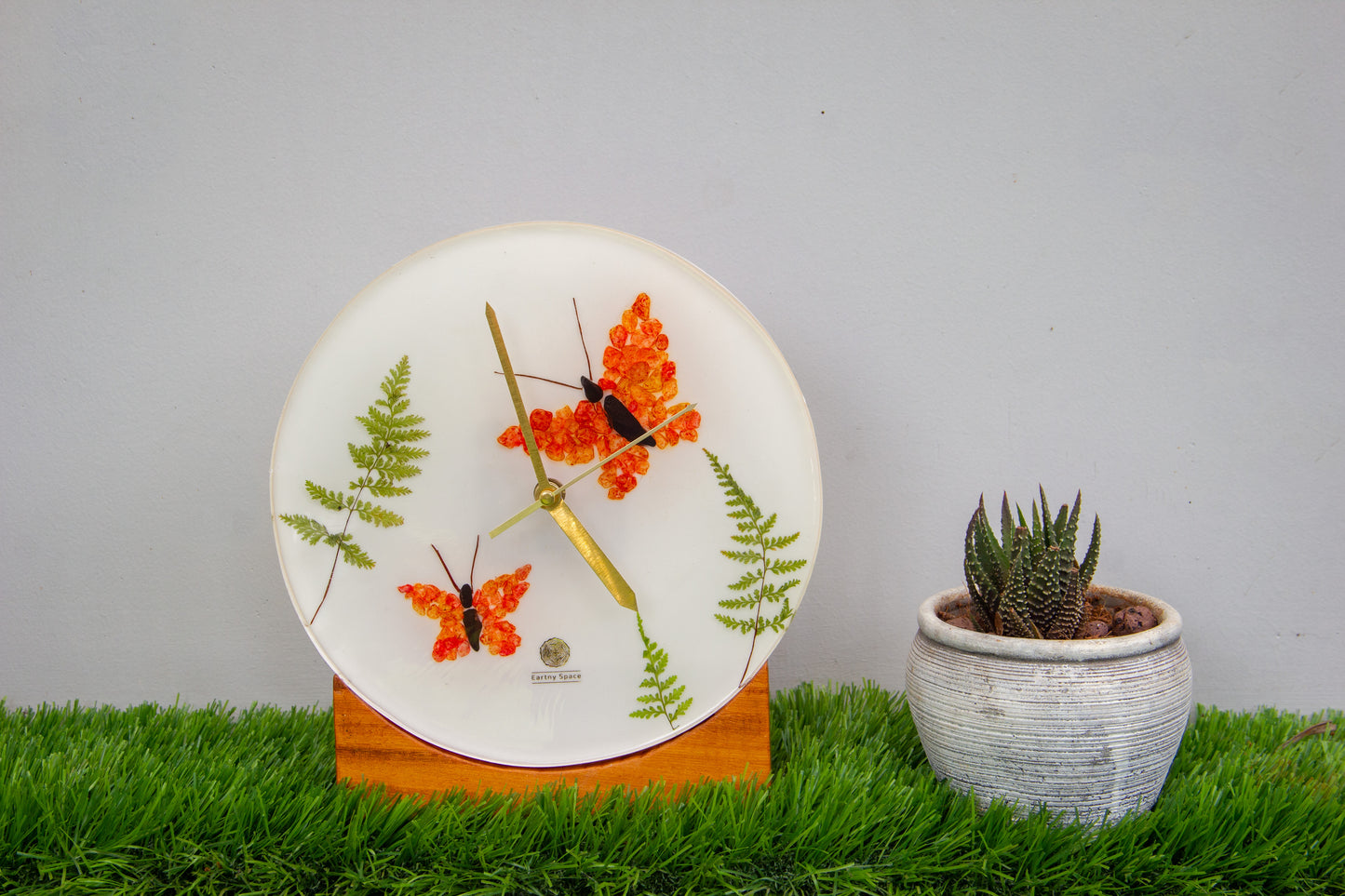 Eden Resin Table Clock