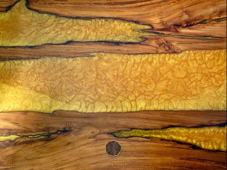 Resin Gold River Table