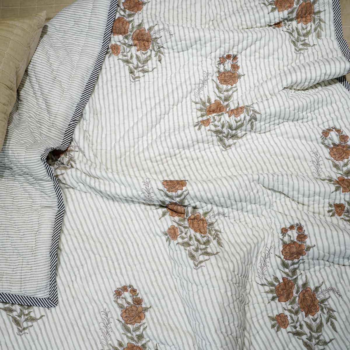 Reversible Single Quilt - Grey Lines
