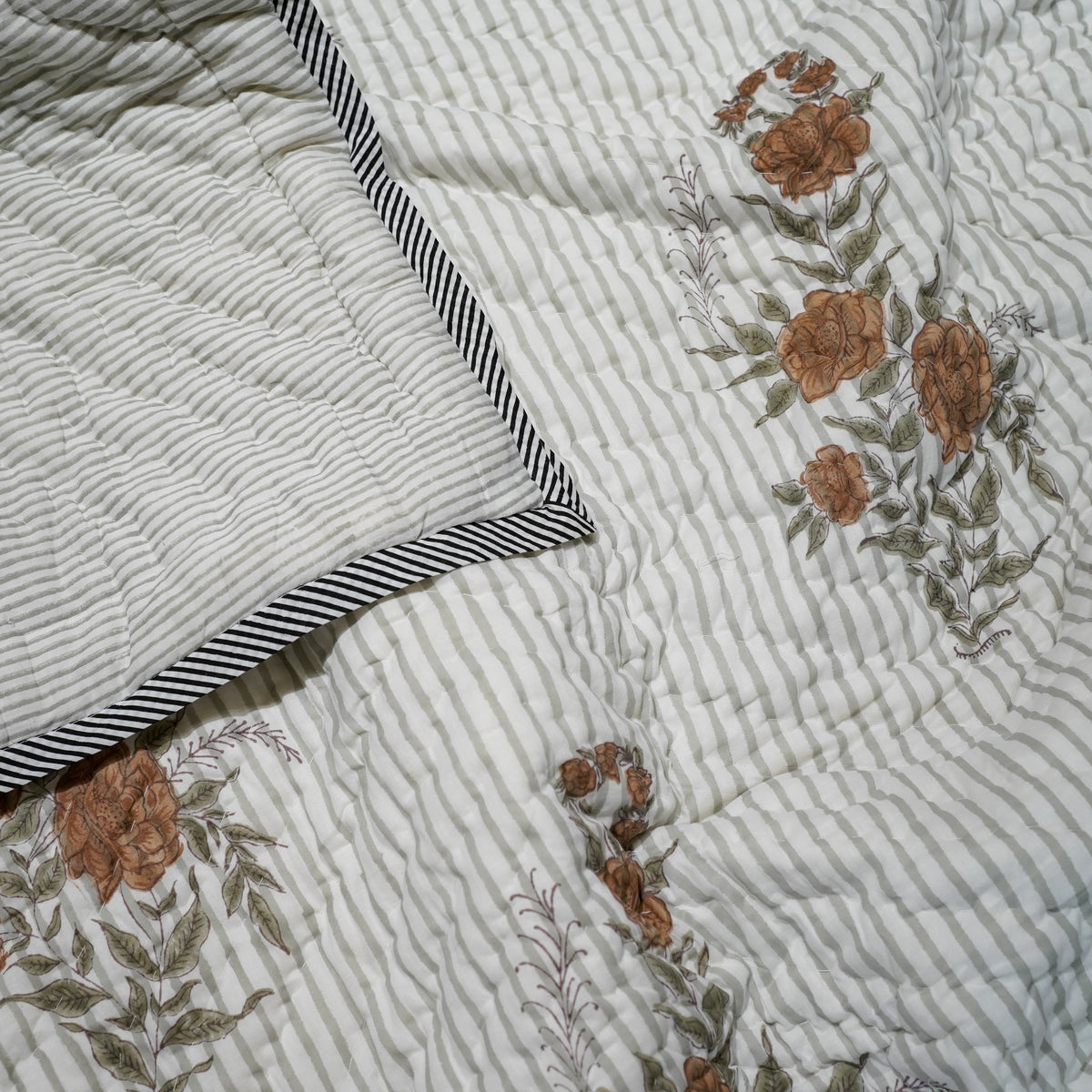 Reversible Single Quilt - Grey Lines