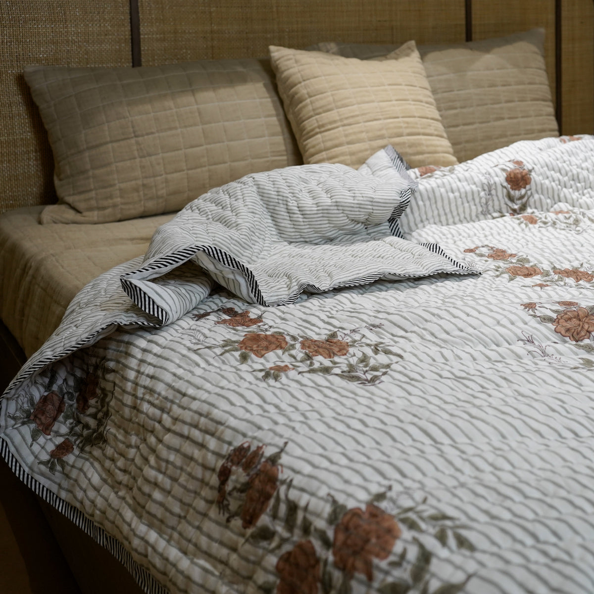 Reversible Single Quilt - Grey Lines